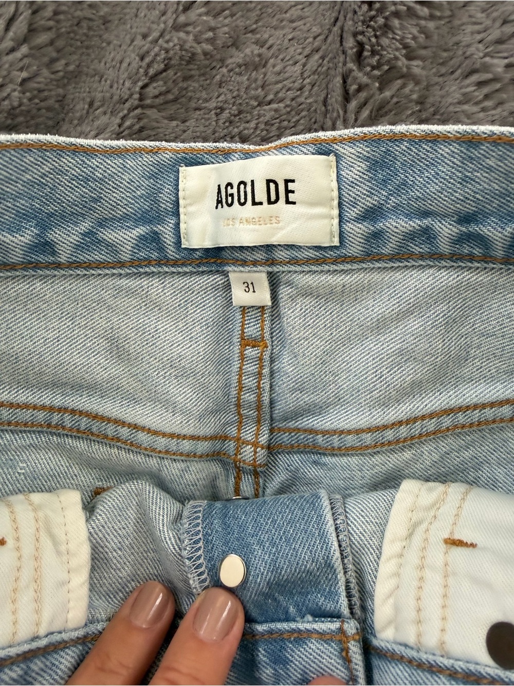 Agolde Parker Long Shorts in a light blue - Picture 4 of 6